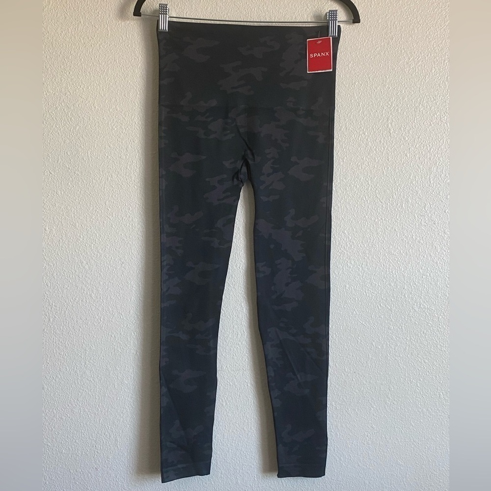 Spanx Look At Me Now Full Length Leggings in Black Camo - New with tags - Picture 4 of 12